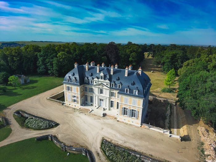 Visite guidée des extérieurs du château de Purnon en anglais