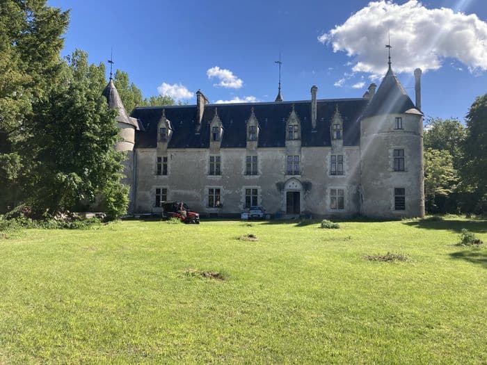 Visite du château de Chârost et de son Donjon