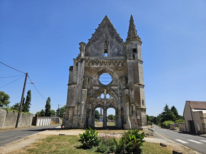 Visite guidée de la chapelle et du cimetière du Champdé
