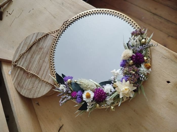 Atelier fabrication d’un miroir décoratif avec des fleurs séchées