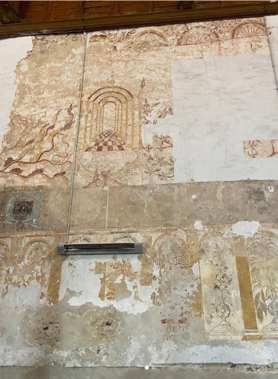 Visite commentée des splendides peintures murales de l'église Saint-Léonard de Chamvres