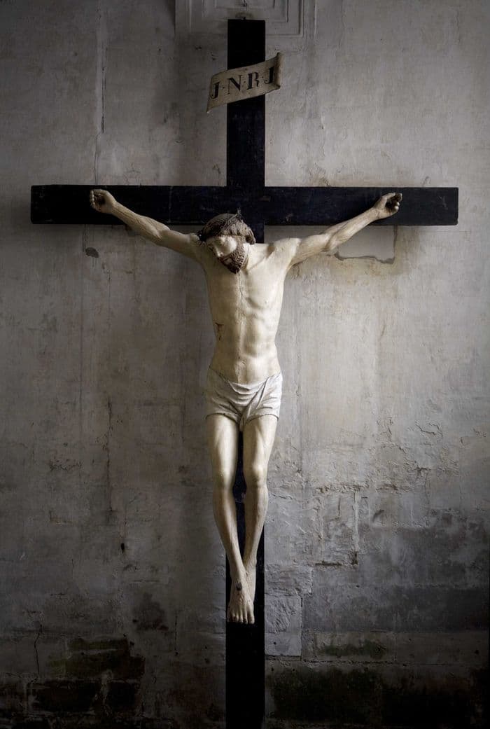 Présentation de la restauration du Christ en Croix