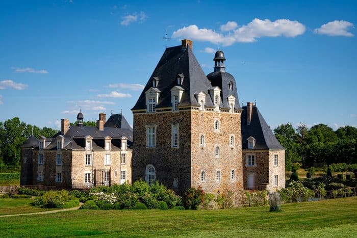 Visite libre des extérieurs du château des Arcis, des dépendances et des jardins