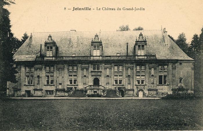 Le château du Grand Jardin en noir et blanc : une histoire à travers la photographie ancienne