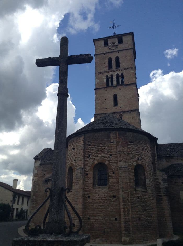Visite guidée par la Pastorale du Tourisme de Tournus à la rencontre du culte des saints et des croix dans le village d'Uchizy