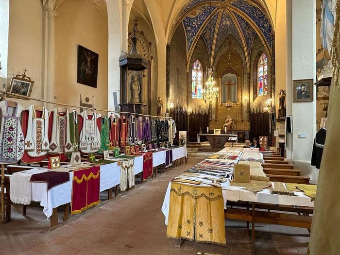 Exposition de vêtements liturgiques