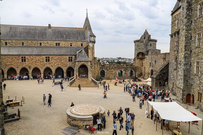 Visite libre de la cour du château