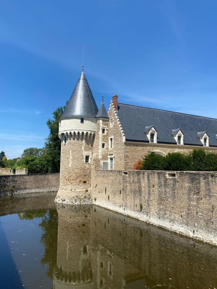 Visite des extérieurs du château du Verger