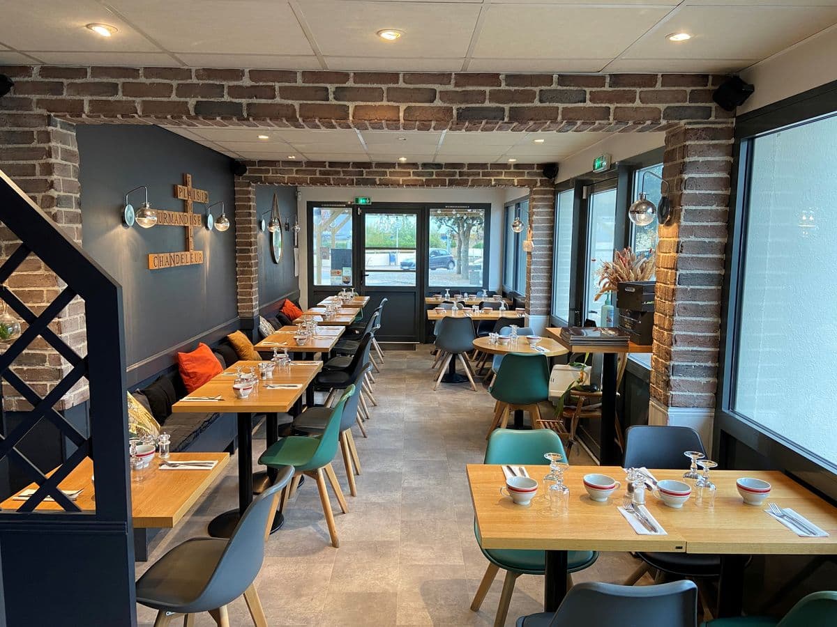 0-jullouville-creperie-cote-rue