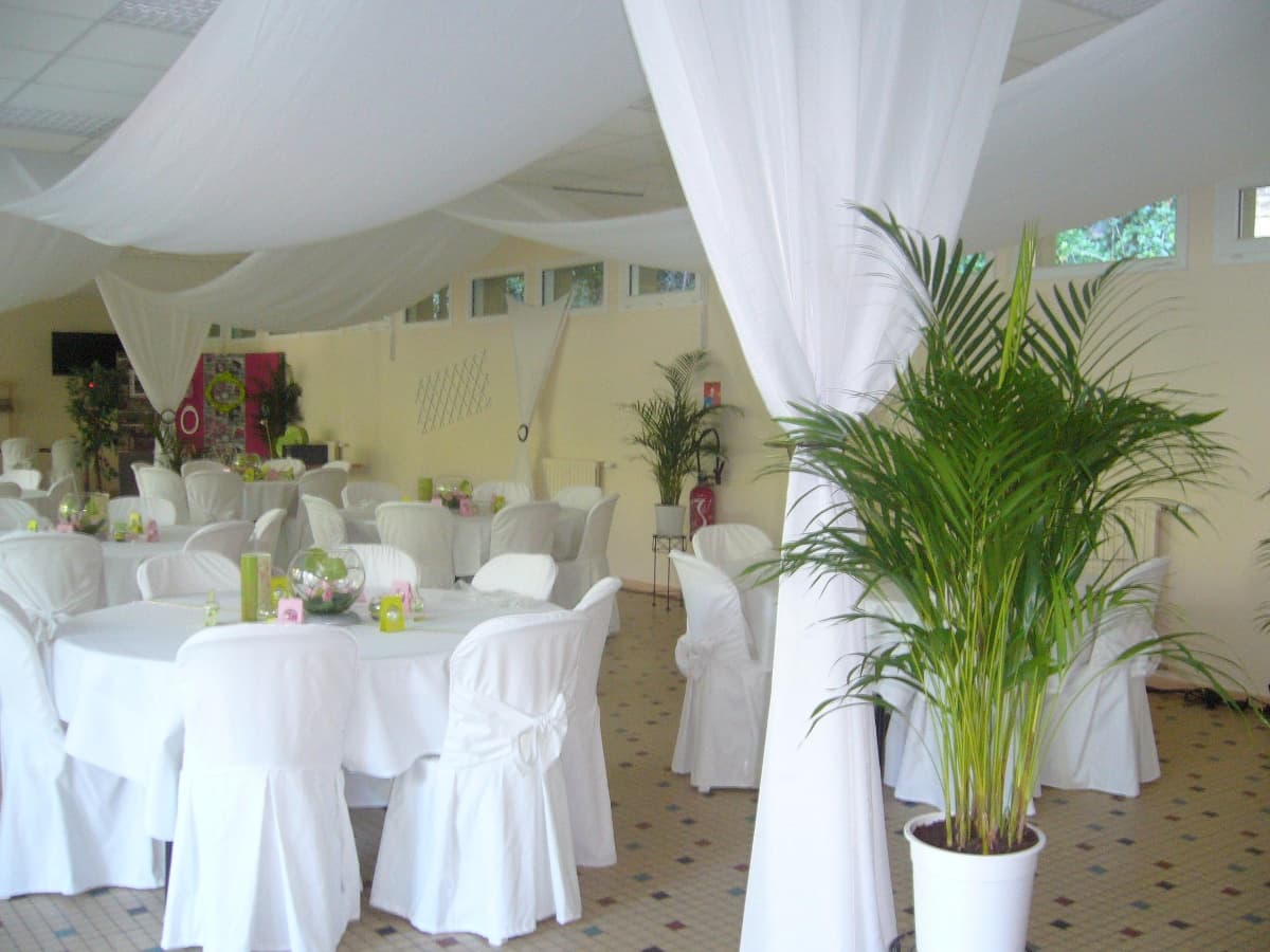 uncmt-le-moulin-de-barbieres-salle-de-restauration-mariage