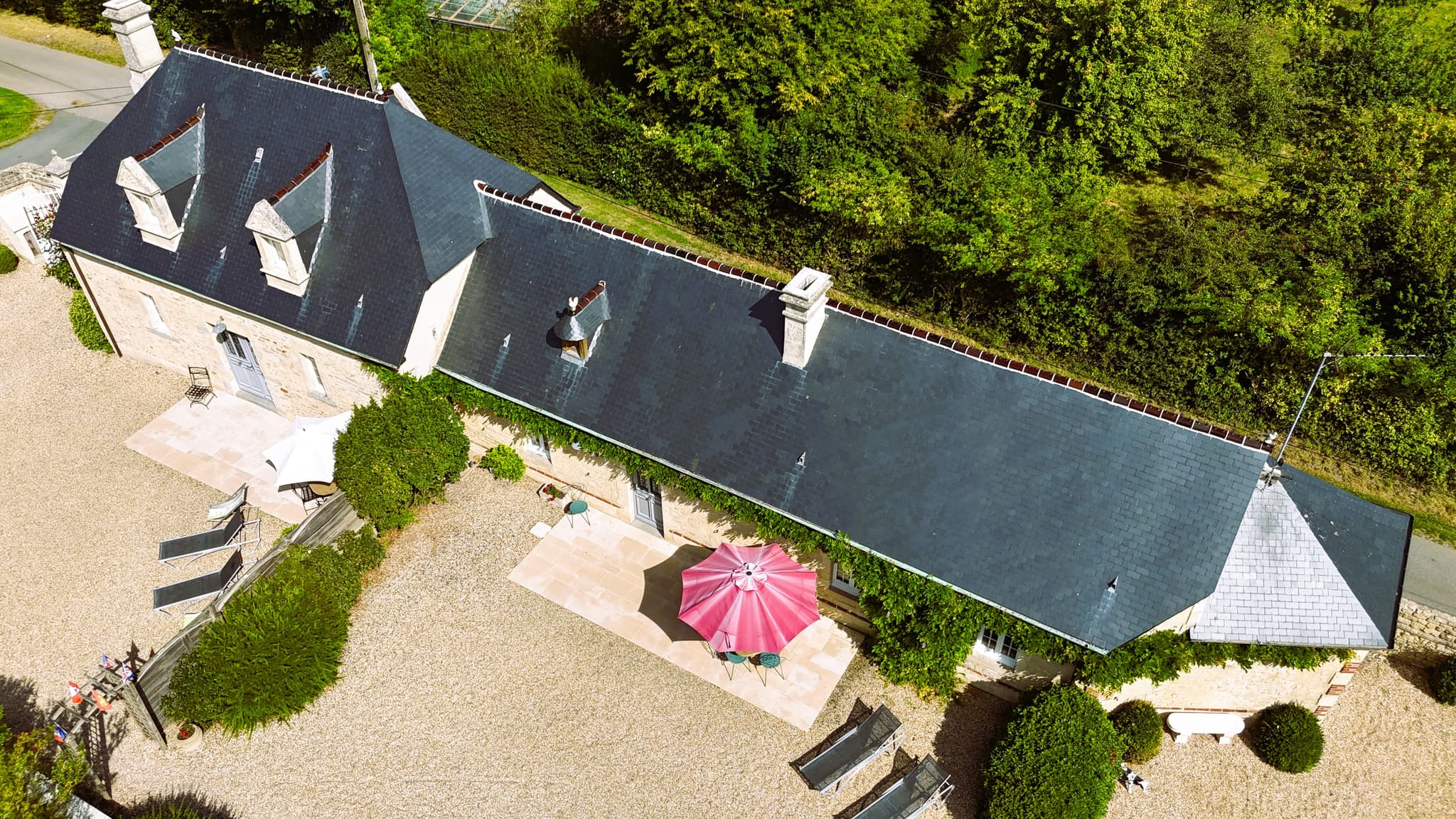 Gîte les roseraies, Flaubert à gauche, Maupassant à droite