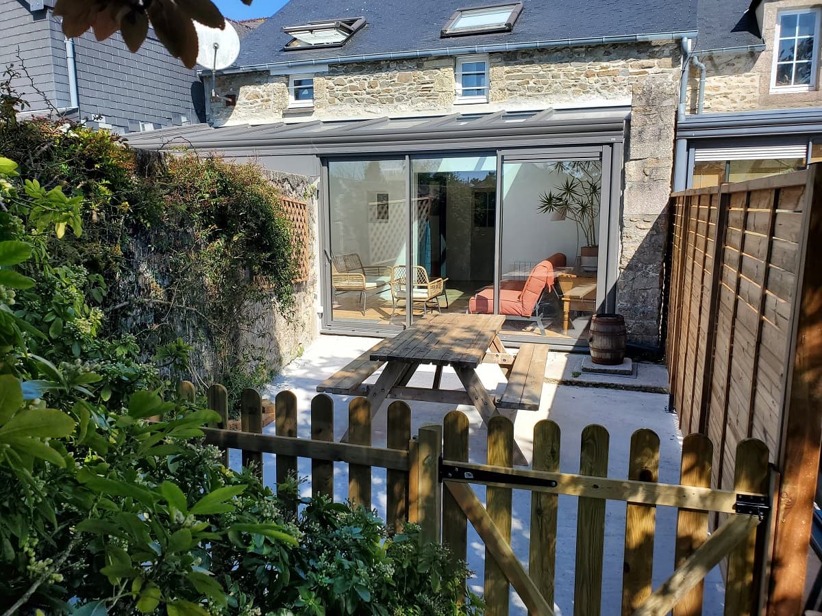saint-vaast-la-hougue-meuble-la-bernique-poulet-8