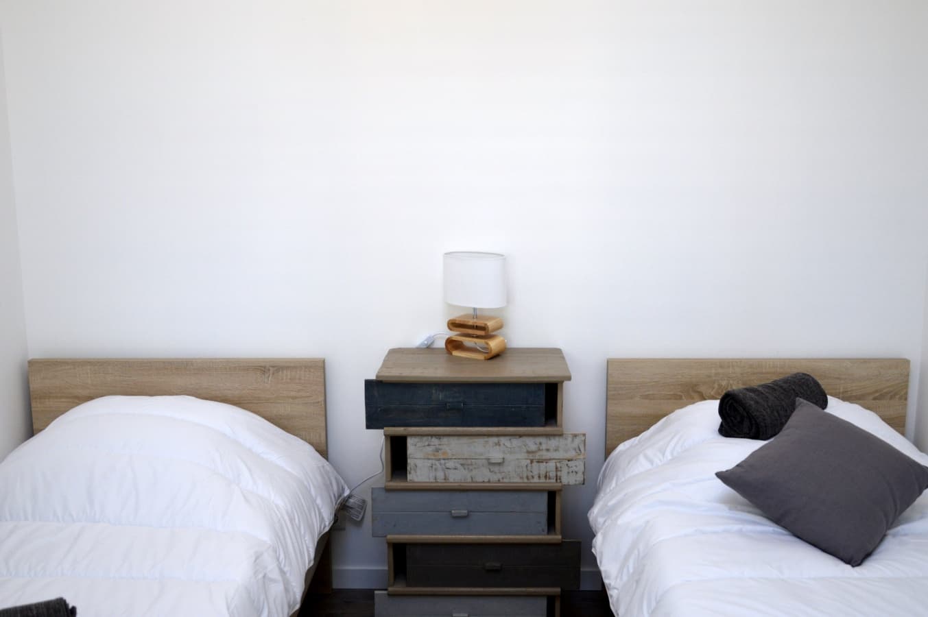 Chambre 2 lits simple & sa salle d'eau
