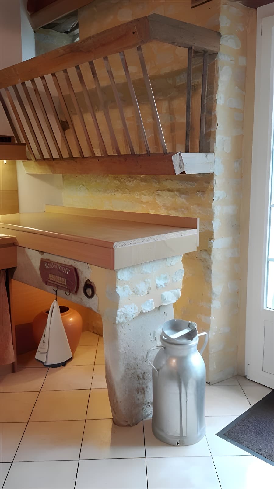 ANCIEN RATELIER DANS LA CUISINE