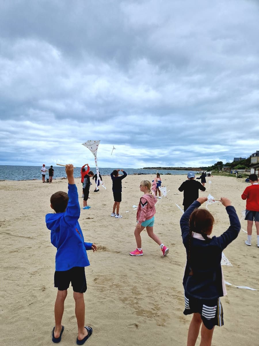 Fabrication et Envol du cerf-volant sur Grandcamp