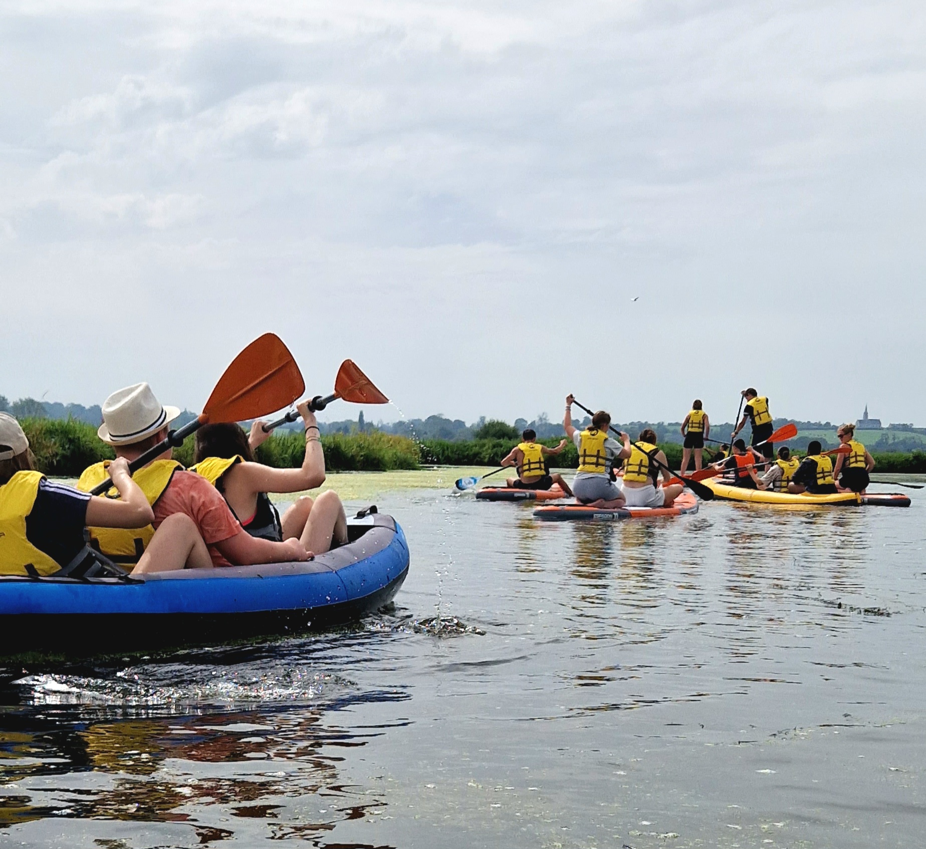 Balade Aure groupe en kayak et paddle