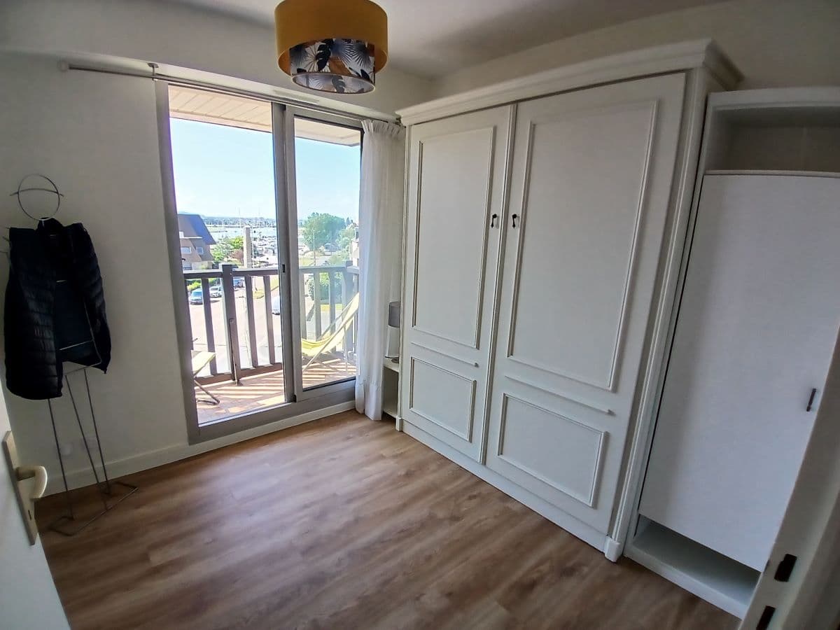 La chambre - lit armoire