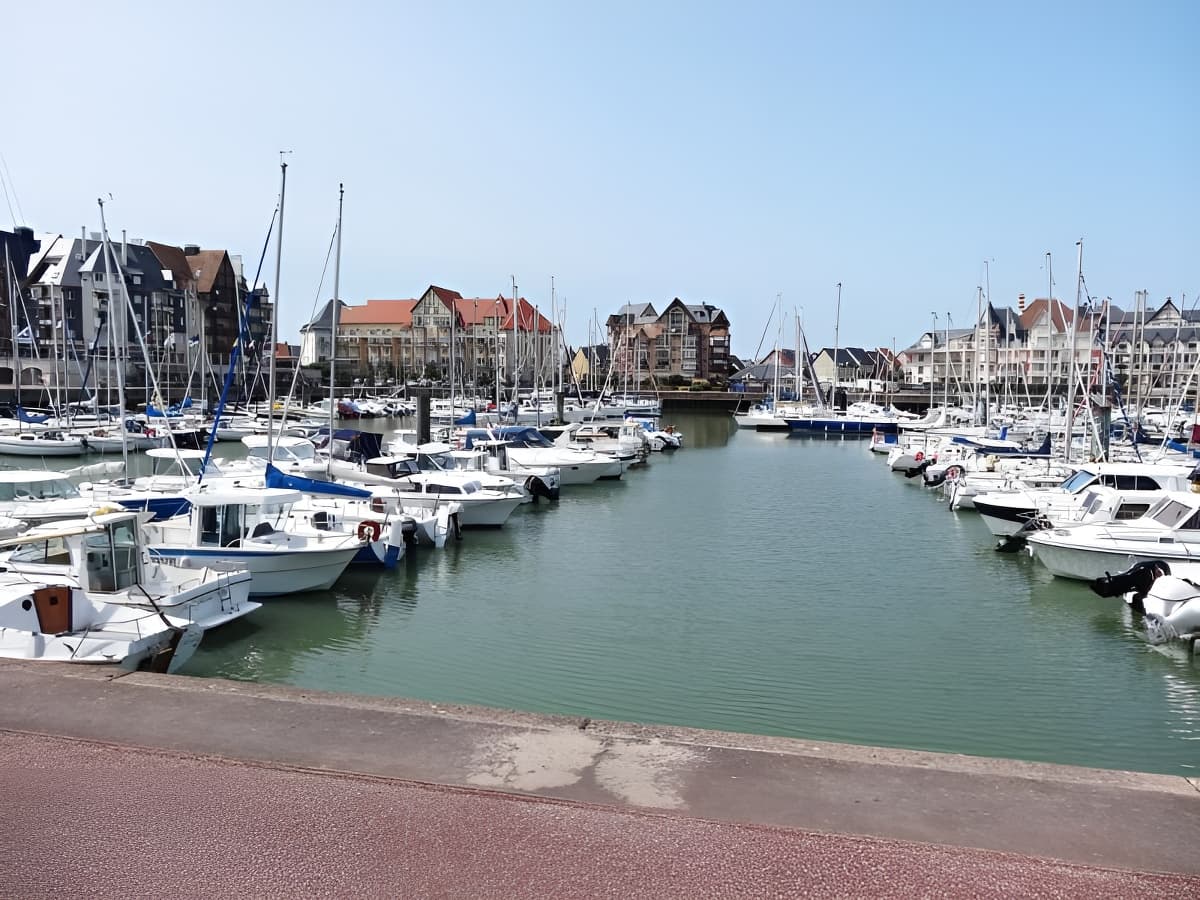 Gîte-delacour-port