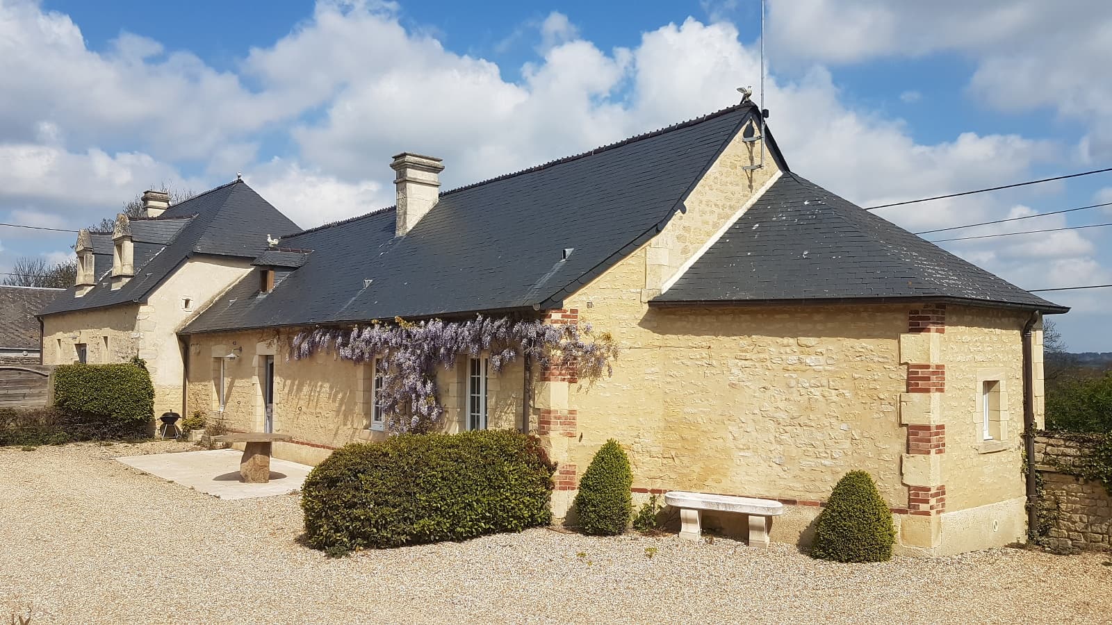 Gîte les roseraies, Flaubert à gauche, Maupassant à droite