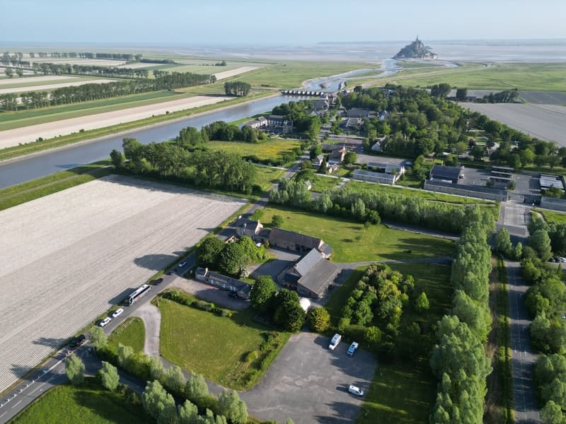 Le-Mont-St-Michel-acces-ferme-st-michel