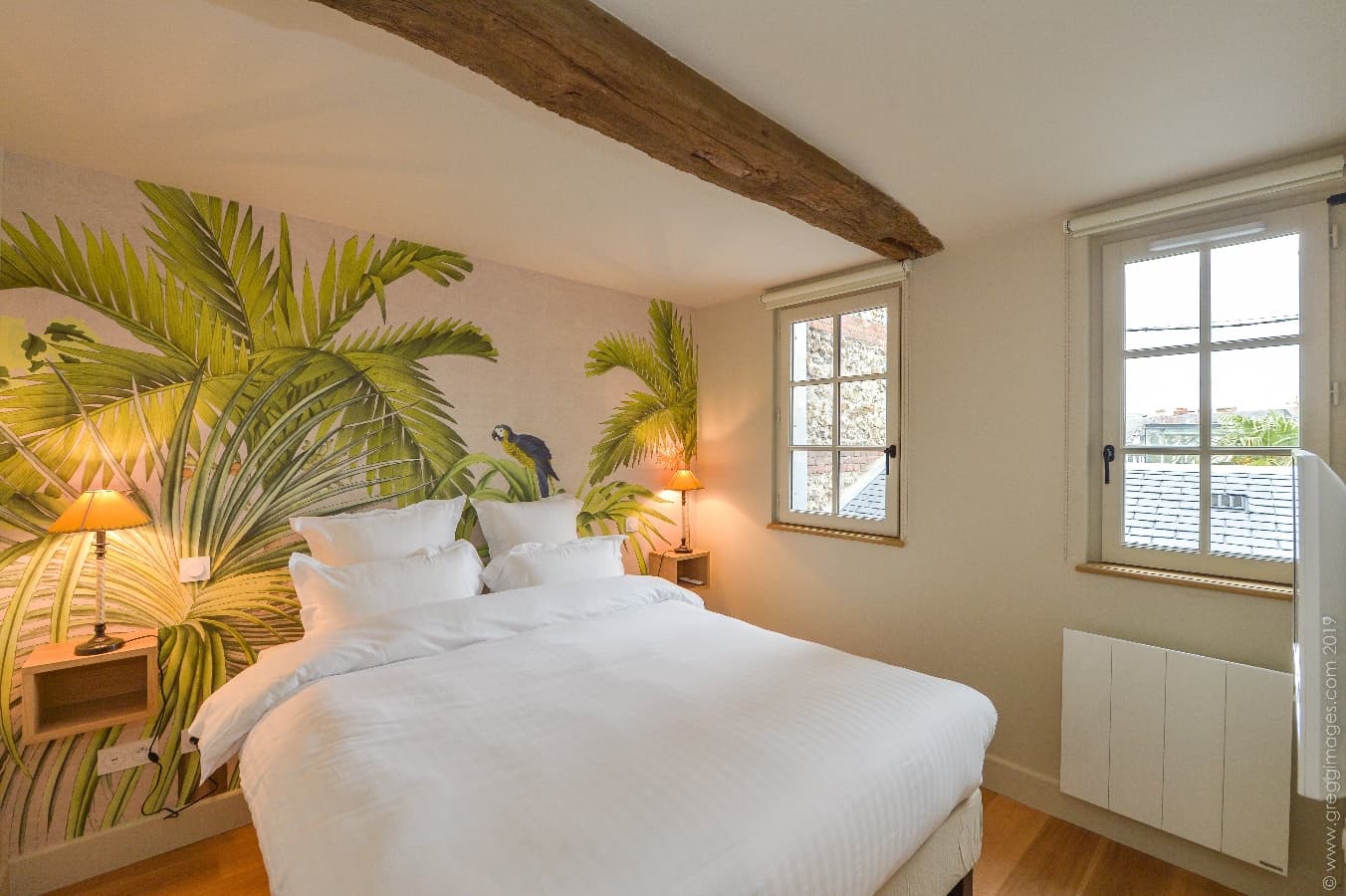 Maison St Léonard_Chambre au R+1 avec un lit queen