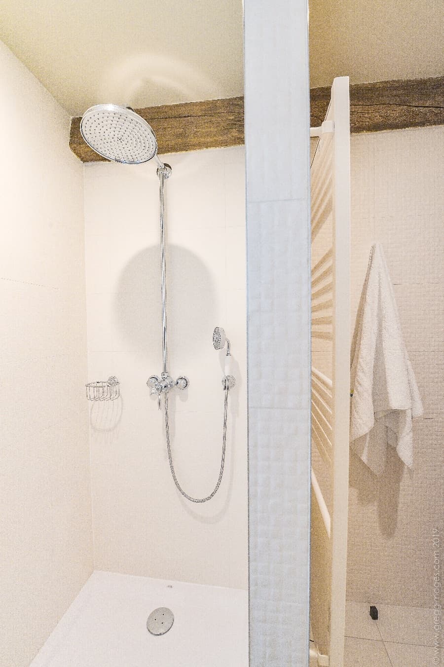 une salle de bain pour le R+1