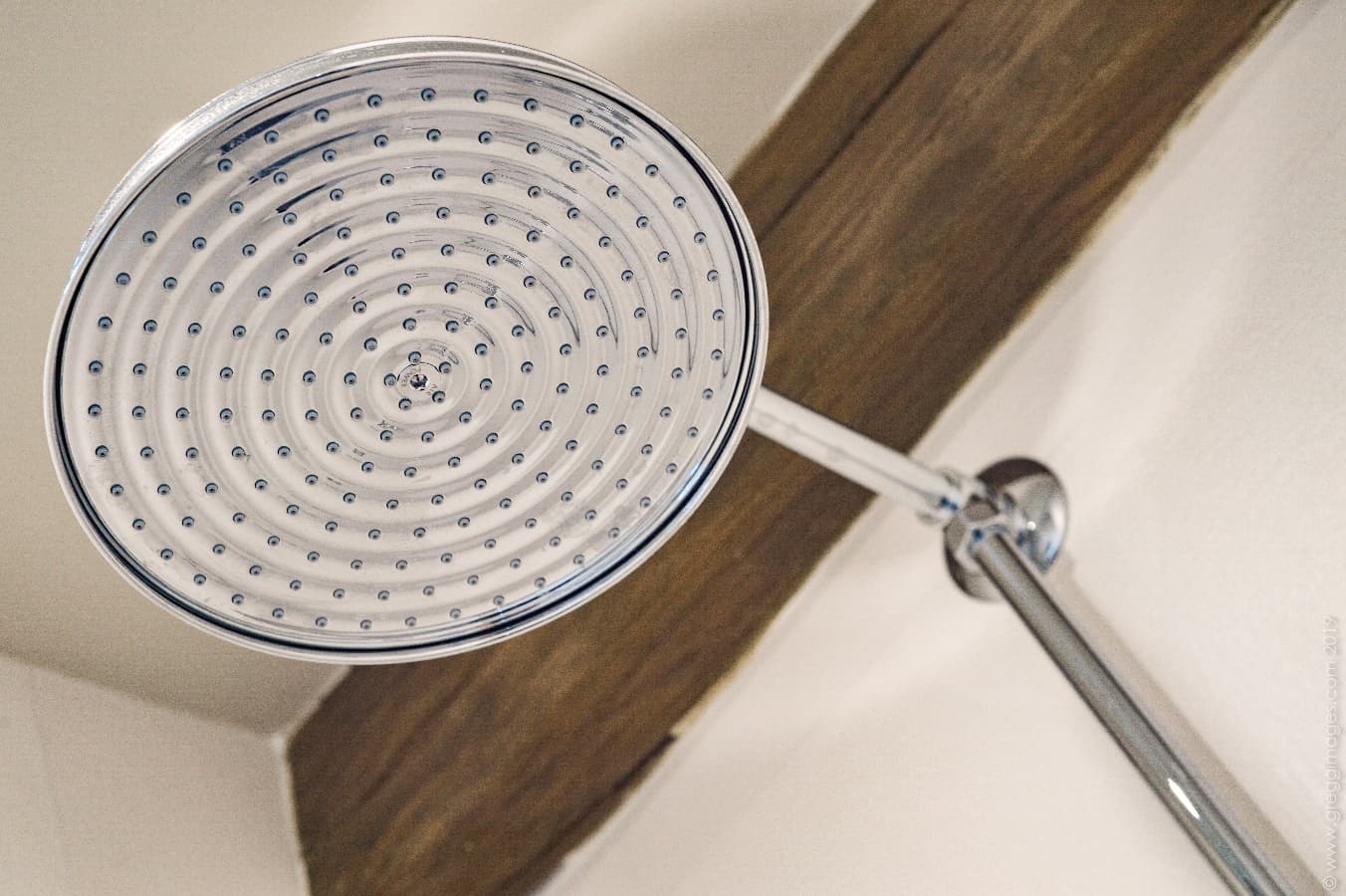 une douche pluie pour la salle de bain au R+1