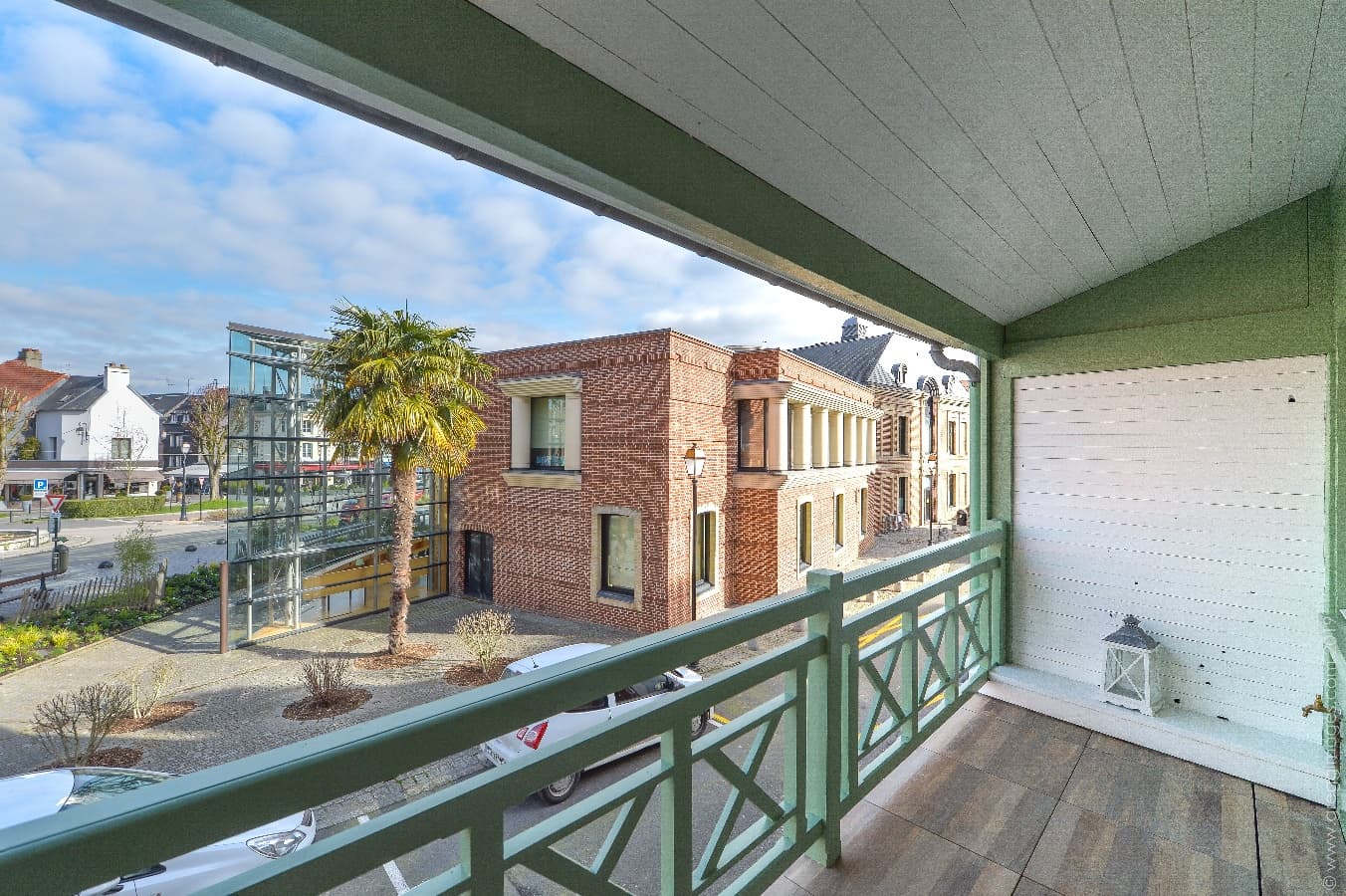 Maison St Léonard-un large balcon avec une vue sur le coeur d'Honfleur