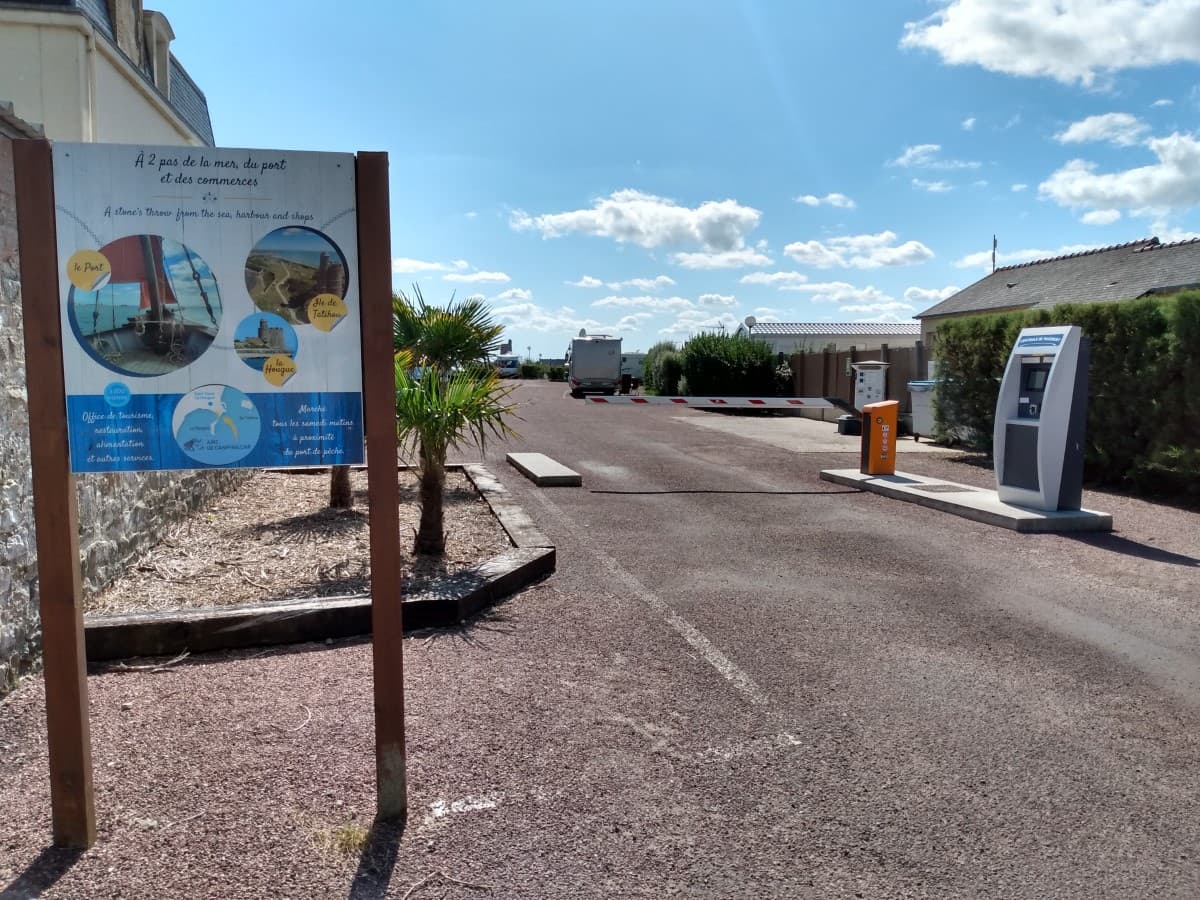 saint-vaast-la-hougue-aire-de-camping-car-la-gallouette-0