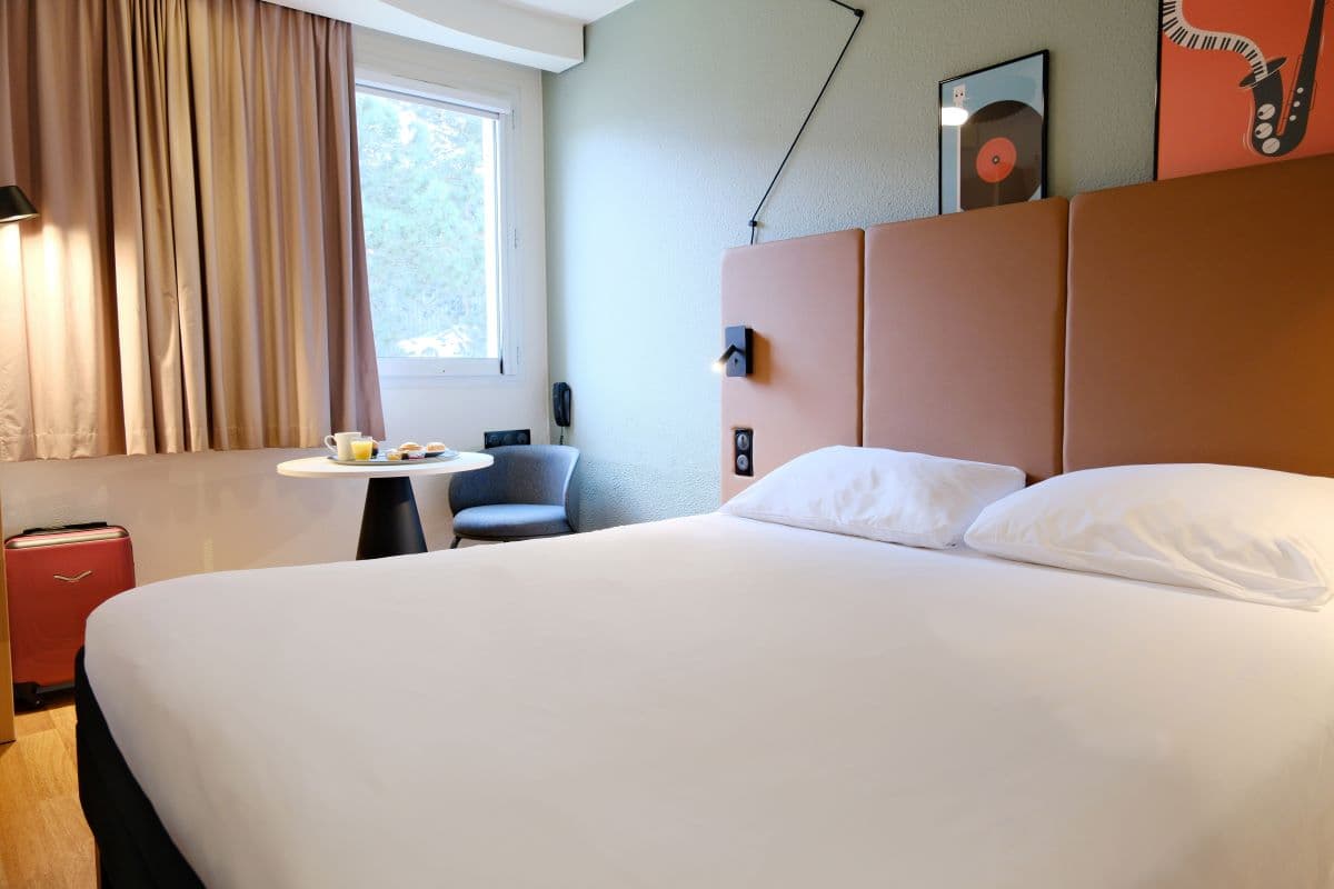 Avranches_Hotel_Ibis(1)