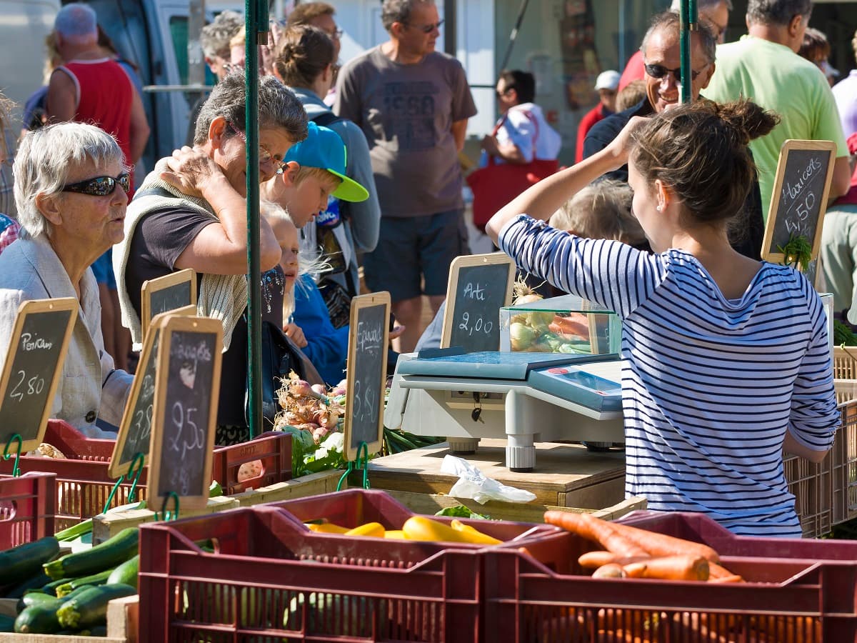 Barneville Carteret-marché stands-Marc Lerouge