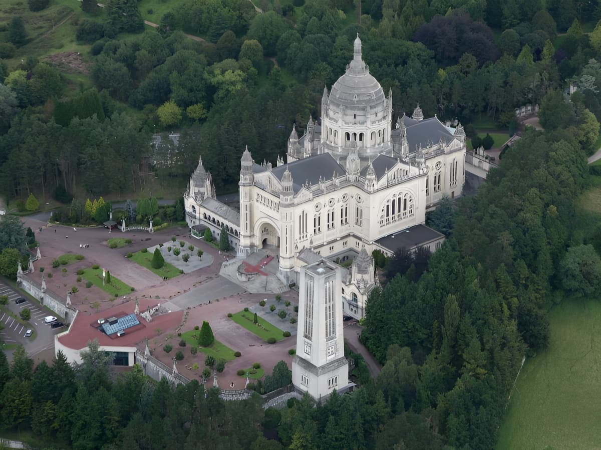 Basilique aérien©ARNAUD