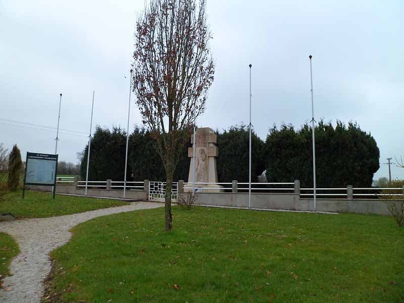 Beaucoudray_Monuments des Fusillés©X
