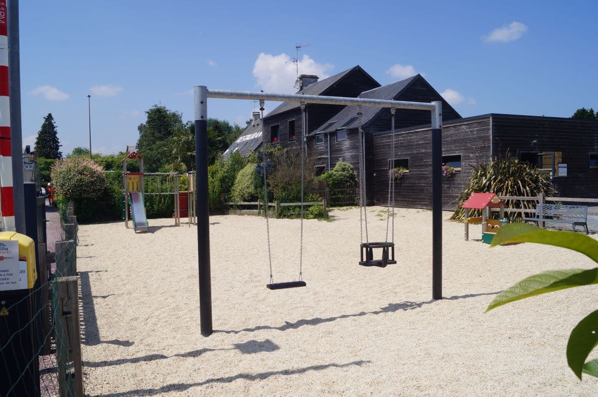 Beauvoir_Camping_aux_Pommiers_aire_de_jeux