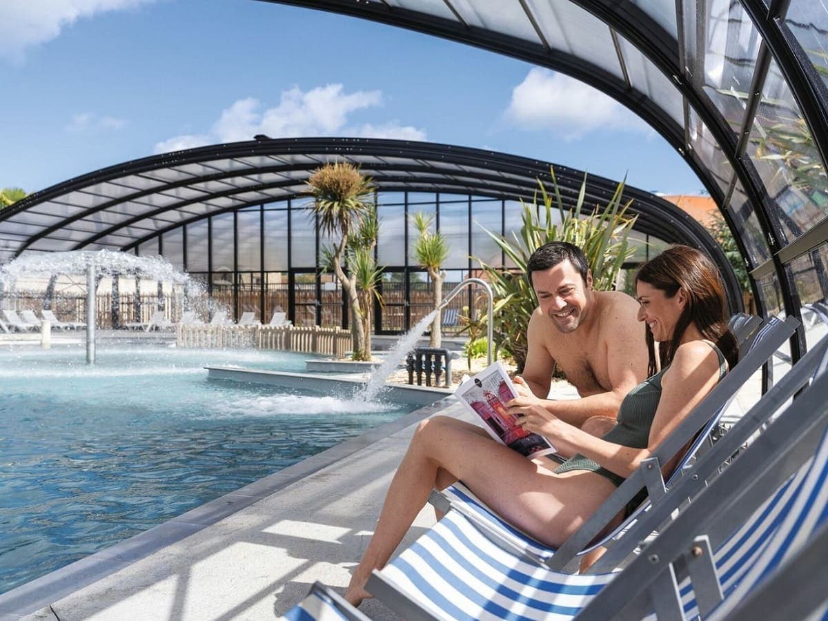 camping-cote-de-nacre-piscine-couverte-2