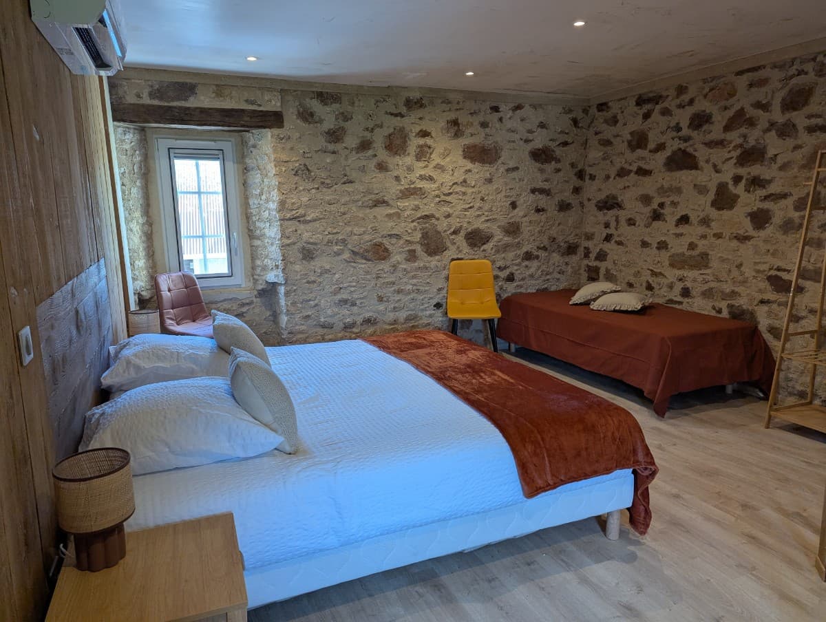 Magneville-gite-bazire-chambre-1