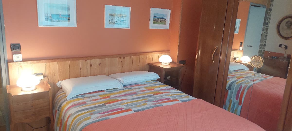 Chambre lit double côté jardin