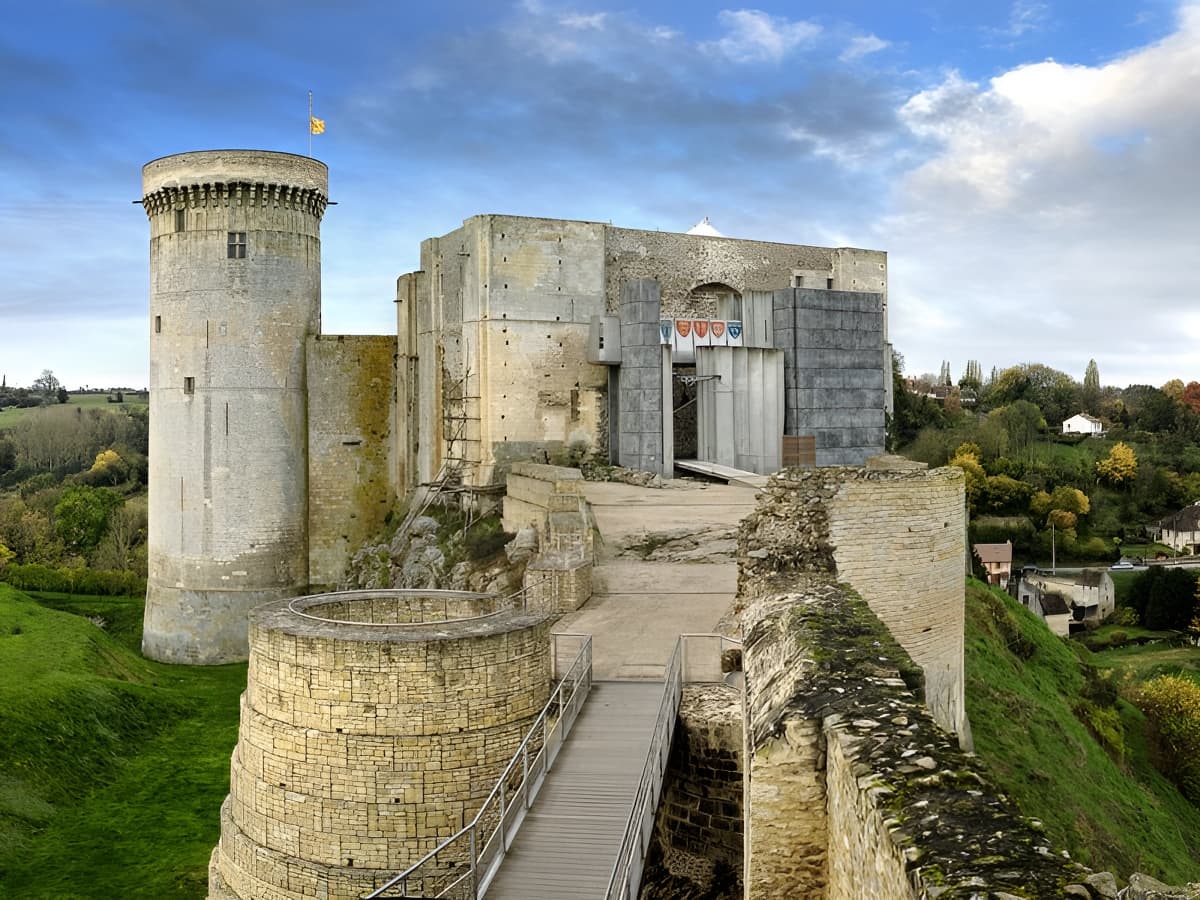 Château Guillaume le Conquérant, vue sur la tour - Falaise