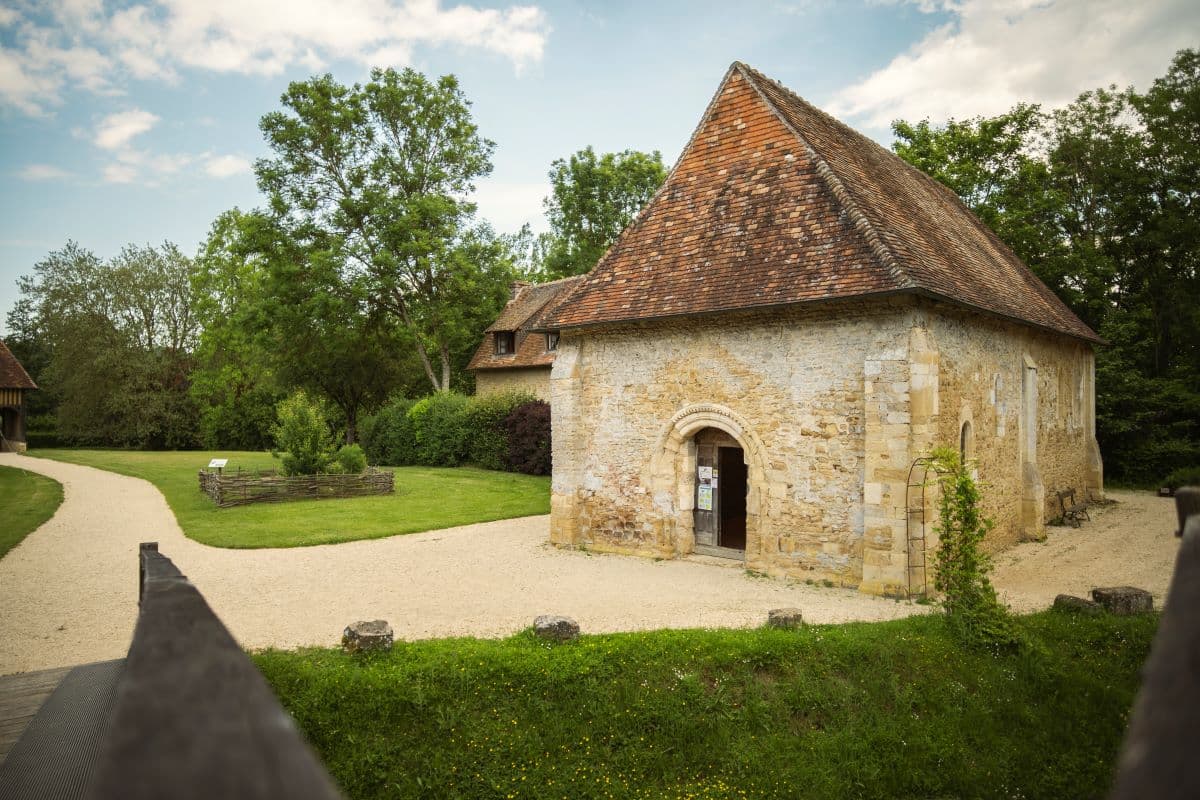 Chateau-de-Crevecoeur-en-Auge