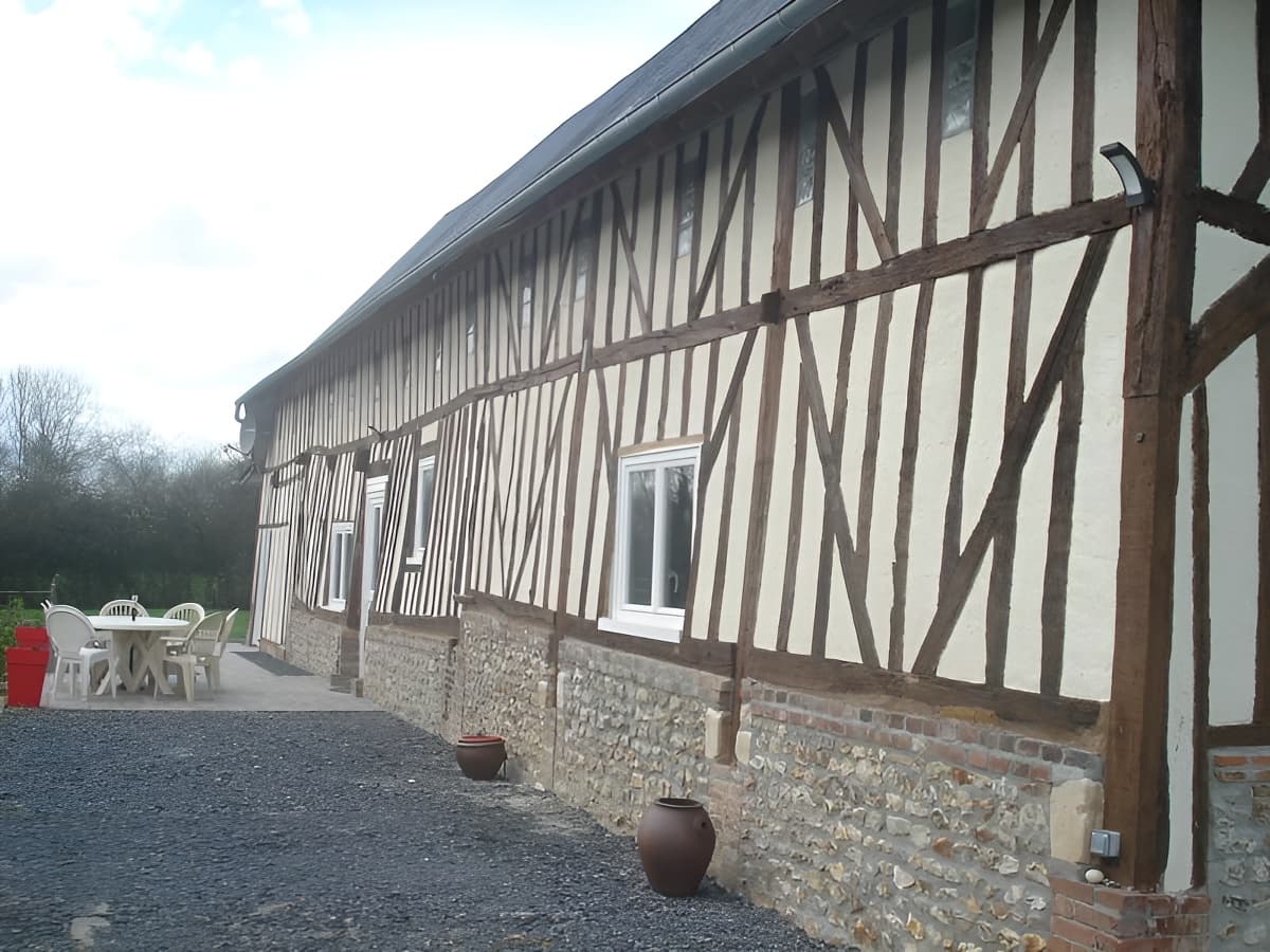 Chez Hubert Verhaest à Moyaux Terrasse