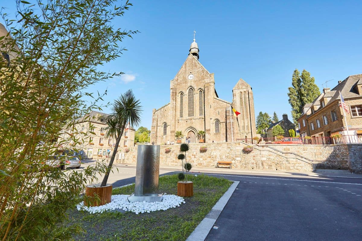Collégiale Mortain 1