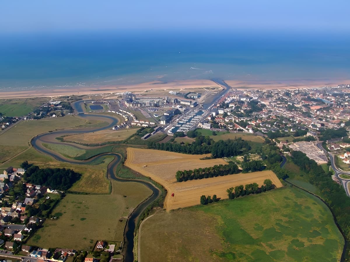 Courseulles sur mer, vue aérienne