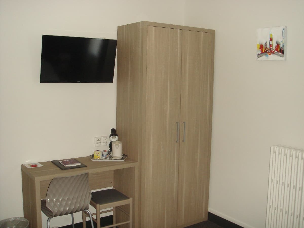 hotel-le-savoy-bureau-rangement