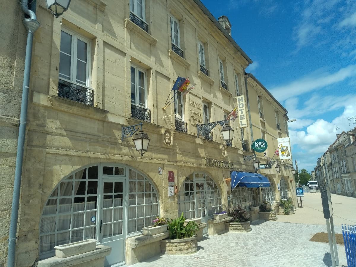 Facade Hotel Saint Martin Creully