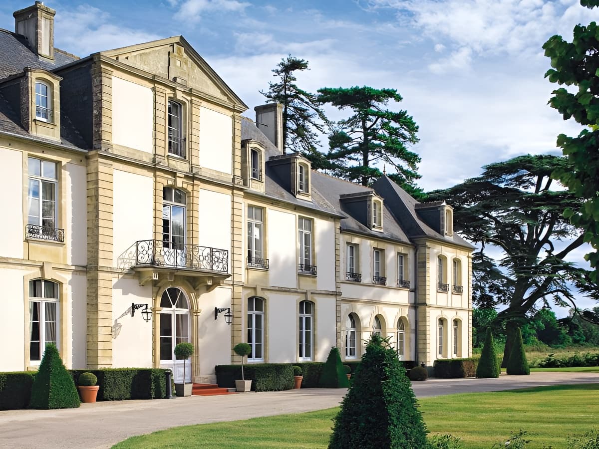 Château de Sully, façade