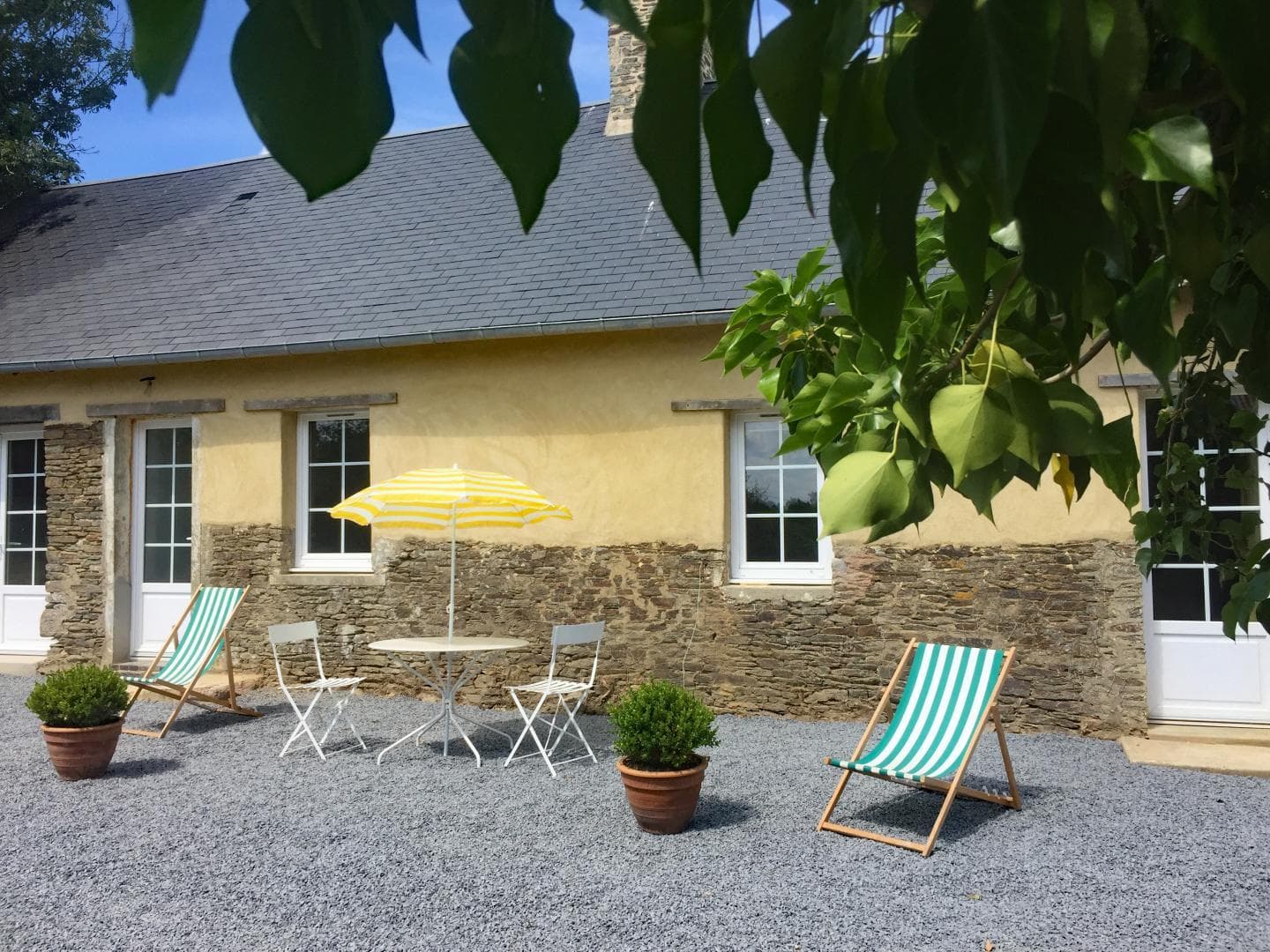 La petite maison dans les pommiers