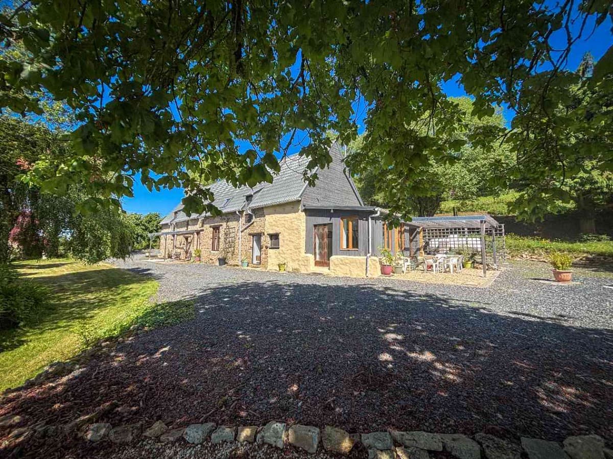Gîte spacieux dans un paysage vallonné