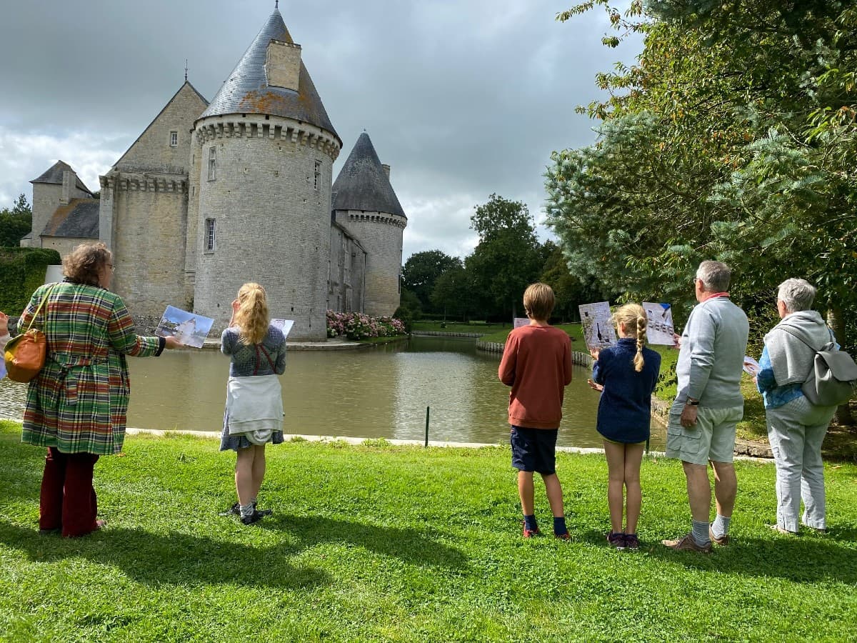 Groupe devant château de Colombieres