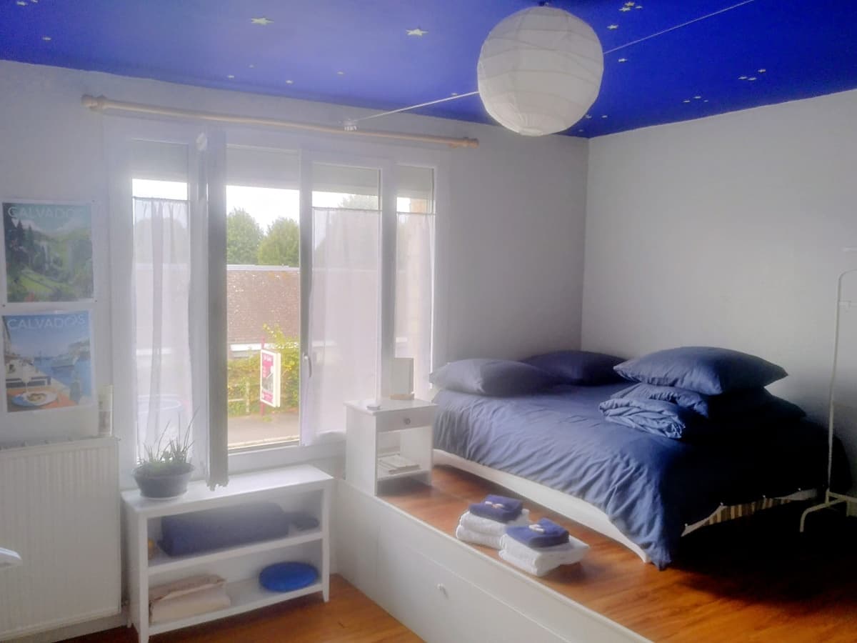 Chambre lit n°1 sur estrade
