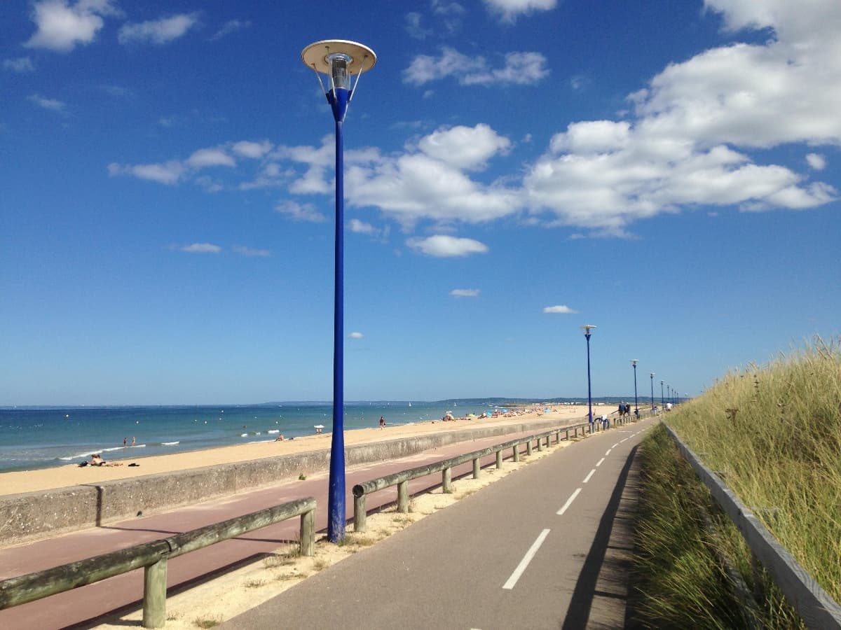 villa-la-marnaise-digue-et-piste-cyclable